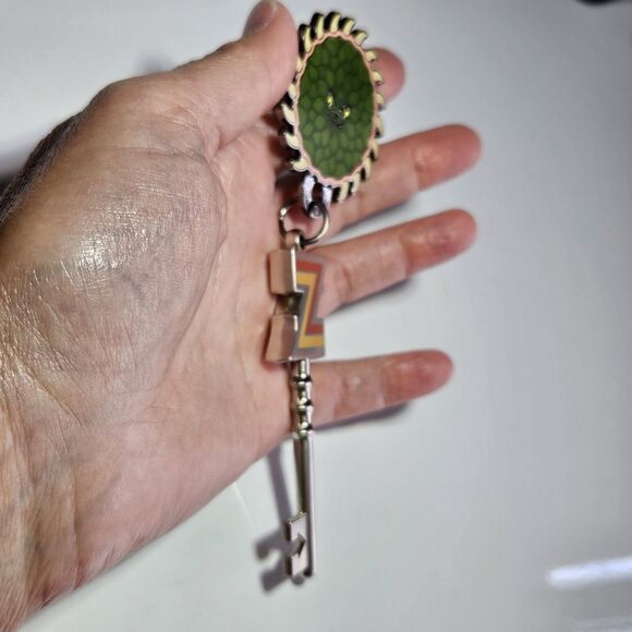 Accio! Magic Delivered Village Harry Potter Hogsmeade Zonko's Joke Shop Key - Picture 3 of 10